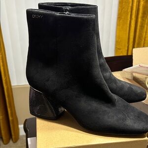DKNY Women's Elegant Black Ankle Booties